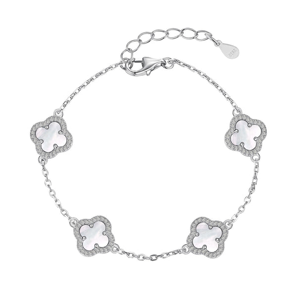 <magic>四つ葉のクローバーの美しいブレスレット</magic>