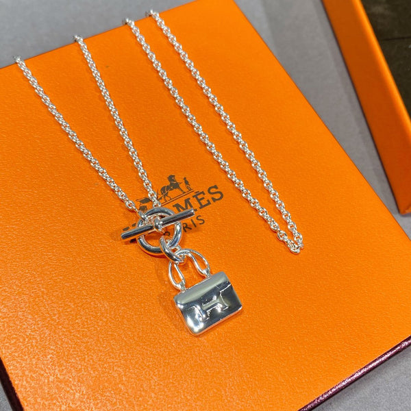 <MAGIC>CONSTANCE PEDANT SILVER NECKLACE